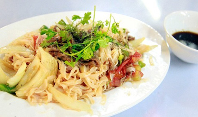 How to make delicious fried noodles with minced meat