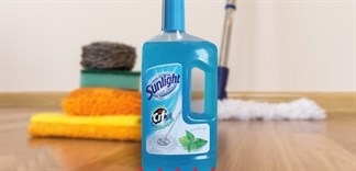 Vì sao bạn nên mua nước lau sàn để làm sạch sàn nhà?