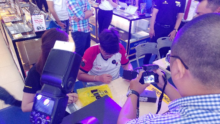 Tưng bừng ngày đầu mở bán và giao hàng Galaxy S8, S8 Plus tại TGDĐ