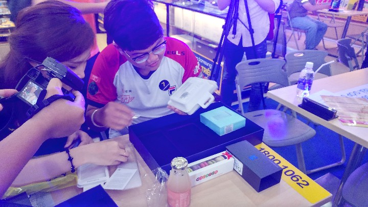 Tưng bừng ngày đầu mở bán và giao hàng Galaxy S8, S8 Plus tại TGDĐ