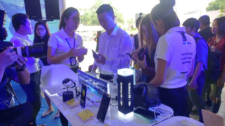 Tưng bừng ngày đầu mở bán và giao hàng Galaxy S8, S8 Plus tại TGDĐ