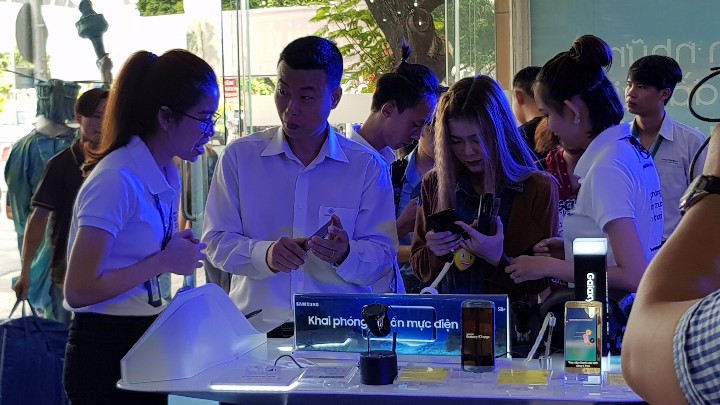 Tưng bừng ngày đầu mở bán và giao hàng Galaxy S8, S8 Plus tại TGDĐ