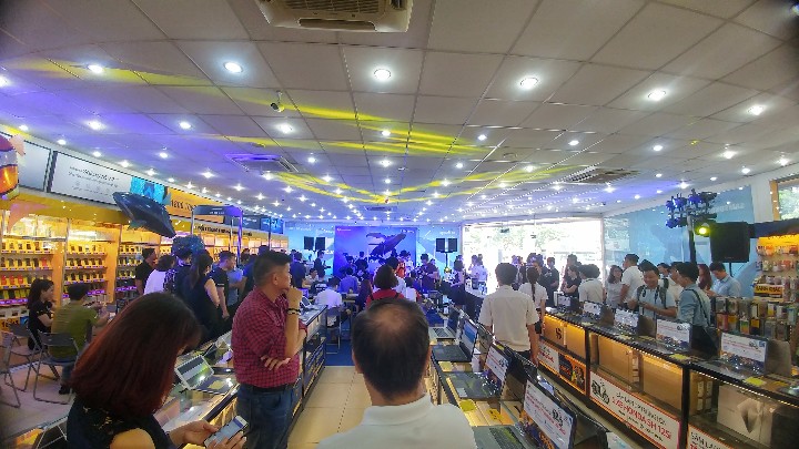 Tưng bừng ngày đầu mở bán và giao hàng Galaxy S8, S8 Plus tại TGDĐ