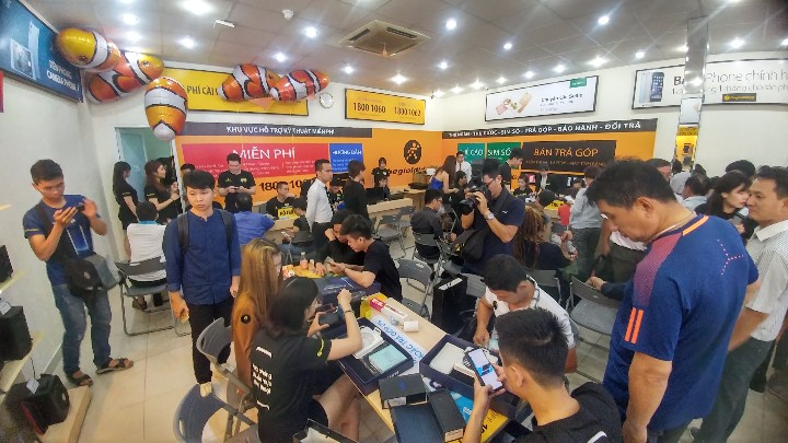 Tưng bừng ngày đầu mở bán và giao hàng Galaxy S8, S8 Plus tại TGDĐ