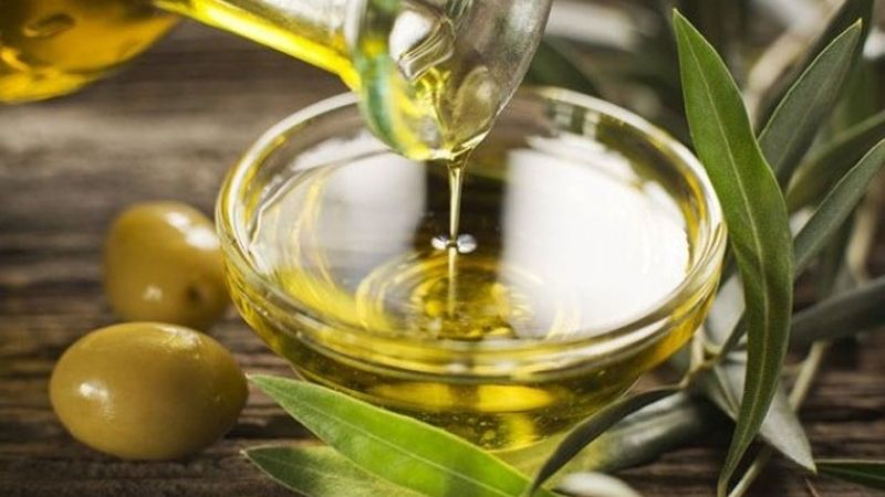 Dầu oliu có nguồn vitamin E dồi dào