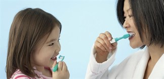 Những lưu ý khi tập cho bé đánh răng bằng bàn chải