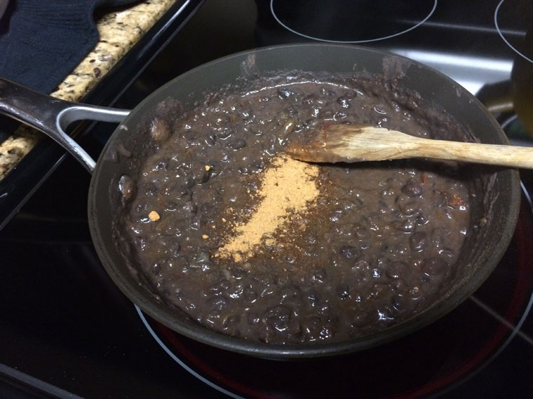 Cách nấu đậu đen mềm ngọt và không bị nát