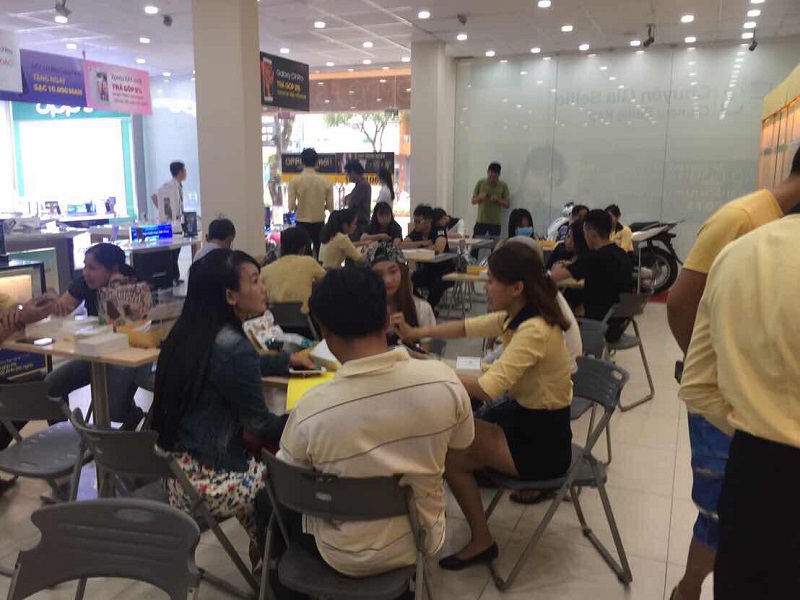 ngày đầu mở bán OPPO F3 tại các chi nhánh TGDĐ