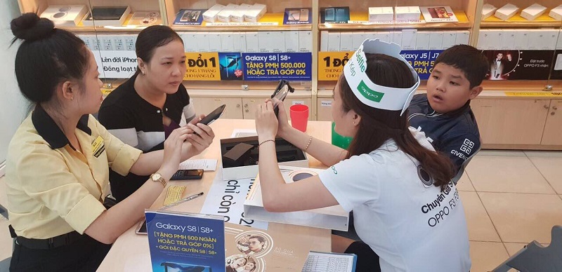 ngày đầu mở bán OPPO F3 tại các chi nhánh TGDĐ