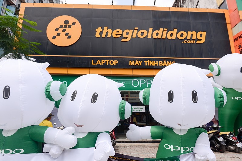 không khí mở bán OPPO F3 tại Hà Nội