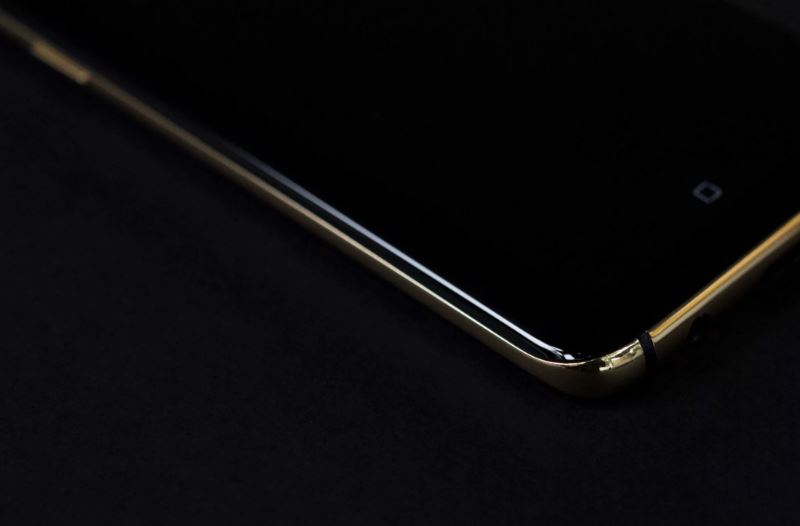 Hình ảnh Samsung Galaxy S8 mạ vàng 24K tại Việt Nam, giá hơn 40 triệu