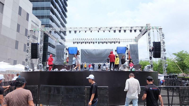 ảnh chuẩn bị lẽ hội sắc màu  màu selfie kép