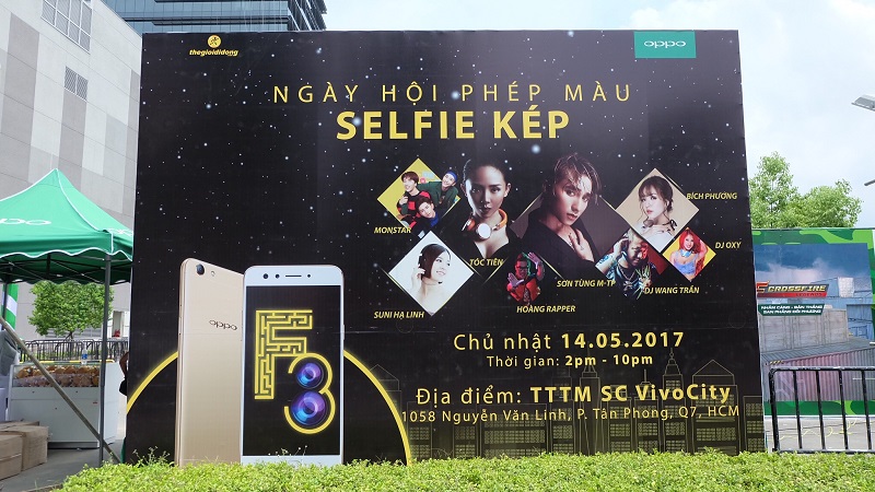 Lễ hội sắc màu- Selfie kép