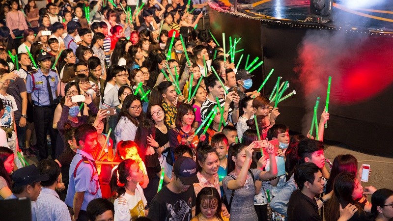 Lễ hội phép màu selfie kép