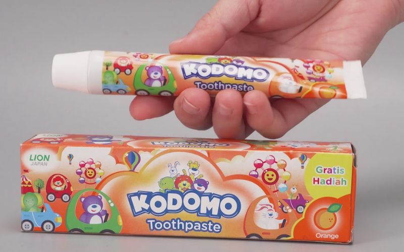 Kem đánh răng cho bé trên 2 tuổi Kodomo hương trái cây