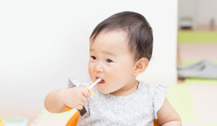 Mẹ nên chọn những loại kem đánh răng nào cho bé trên 2 tuổi