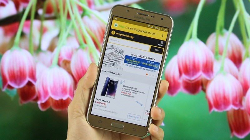 Samsung Galaxy J7 màu vàng đồng Samsung Galaxy J7 màu vàng đồng