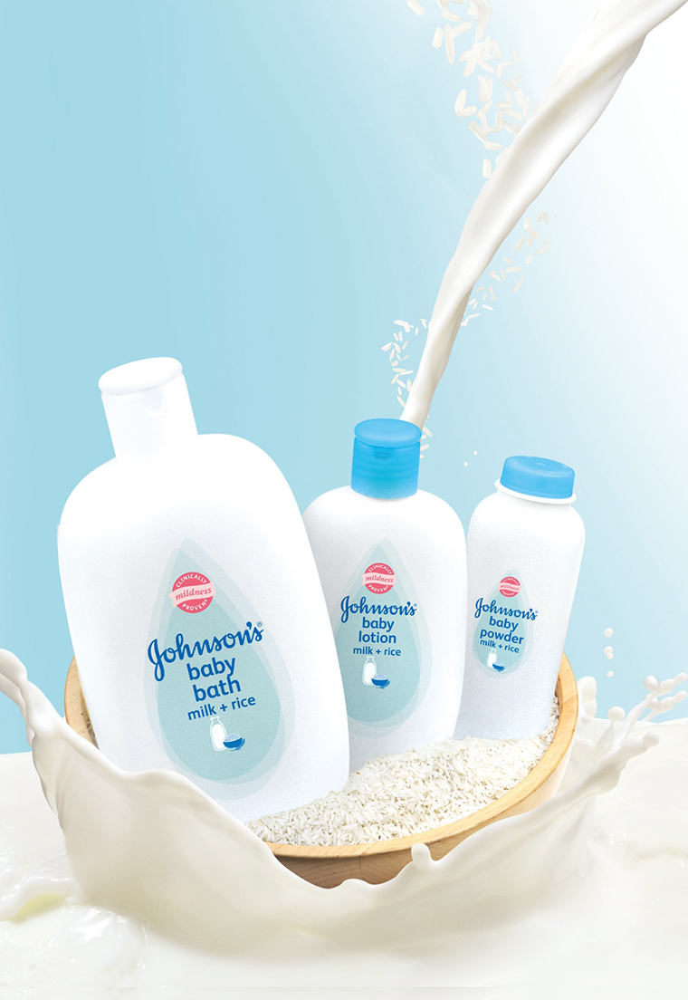 Sữa tắm Johnson & Johnson chứa sữa và gạo Những loại sữa tắm cho bé mẹ nên chọn