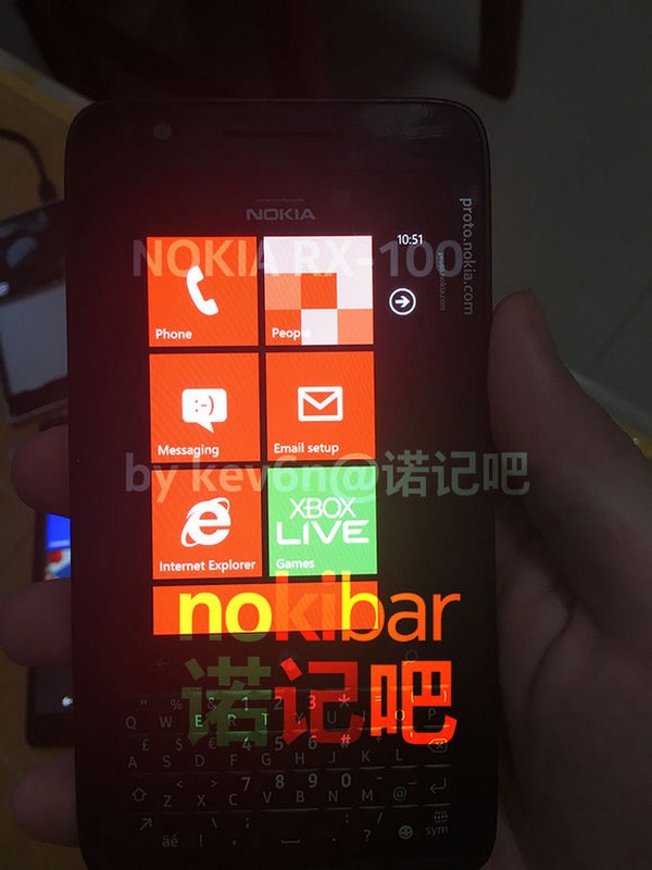 Lần đầu tiên xuất hiện chiếc smartphone Nokia chạy Windows Phone 8, bàn phím QWERTY