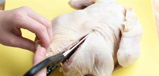 Cách cắt thịt gà đơn giản và nhanh chóng bằng kéo