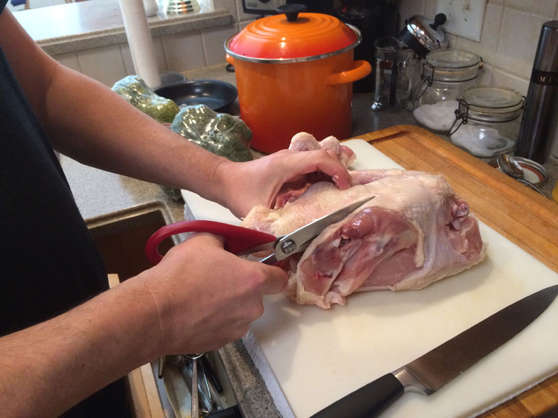 Cách cắt thịt gà đơn giản và nhanh chóng bằng kéo