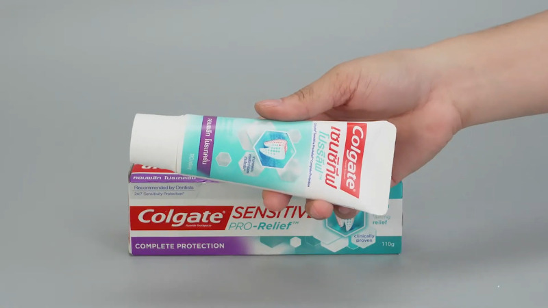 Kem đánh răng Colgate Sensitive Complete Protection giảm ê buốt 110g