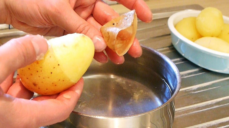 Cách bóc vỏ khoai tây