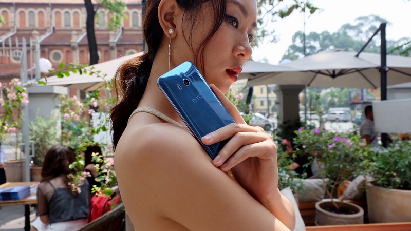 Siêu phẩm bóp nắn, camera tốt nhất thế giới HTC U 11 chính thức ra mắt tại Việt Nam Siêu phẩm bóp nắn, camera tốt nhất thế giới HTC U 11 chính thức ra mắt tại Việt Nam
