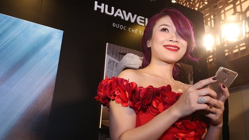 Còn tại Việt Nam, kế hoạch của Huawei trong năm 2017 là sẽ tập trung vào phân khúc tầm trung và cao cấp Còn tại Việt Nam, kế hoạch của Huawei trong năm 2017 là sẽ tập trung vào phân khúc tầm trung và cao cấp