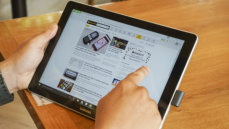 Trên tay Galaxy Book 10.6 inch