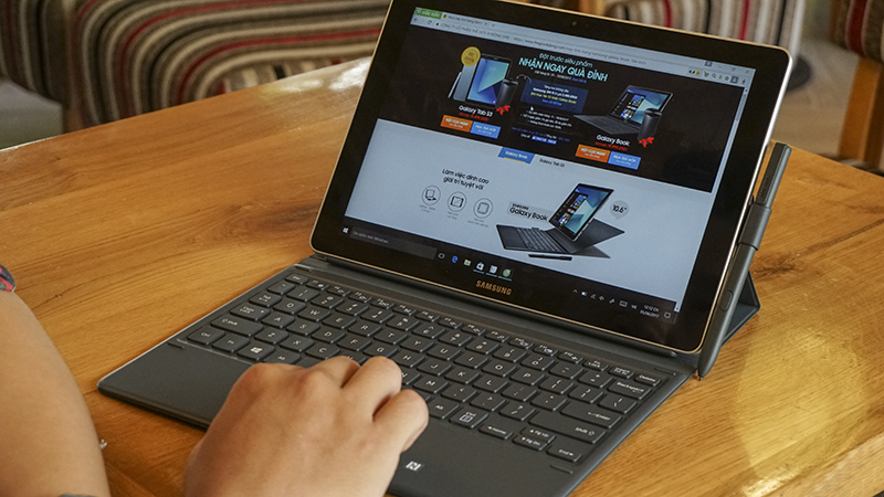 Trên tay Galaxy Book 10.6 inch