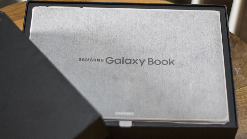 trên tay Galaxy Book 10.6 inch