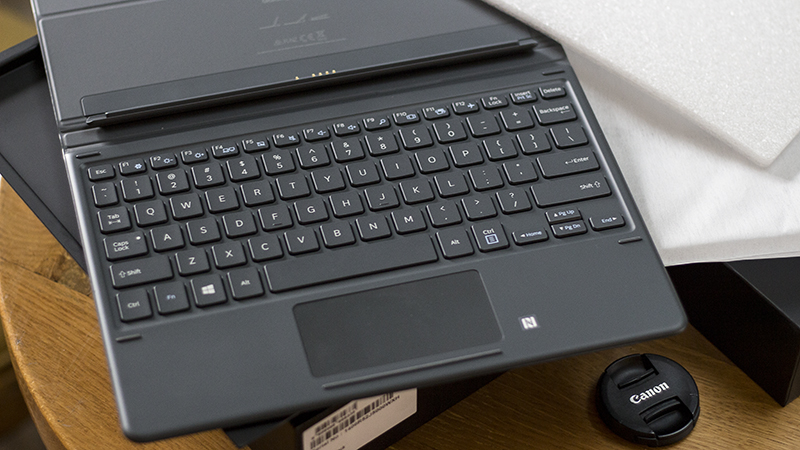 trên tay Galaxy Book 10.6 inch