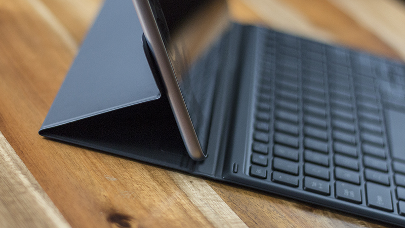 Trên tay Galaxy Book 10.6 inch