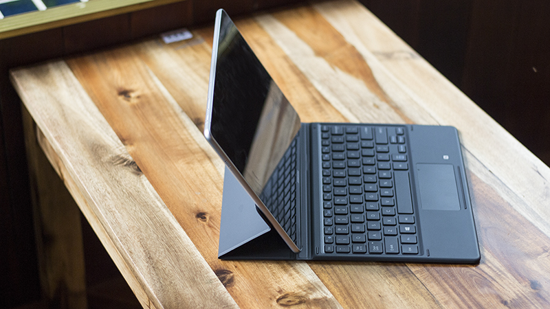 Trên tay Galaxy Book 10.6 inch