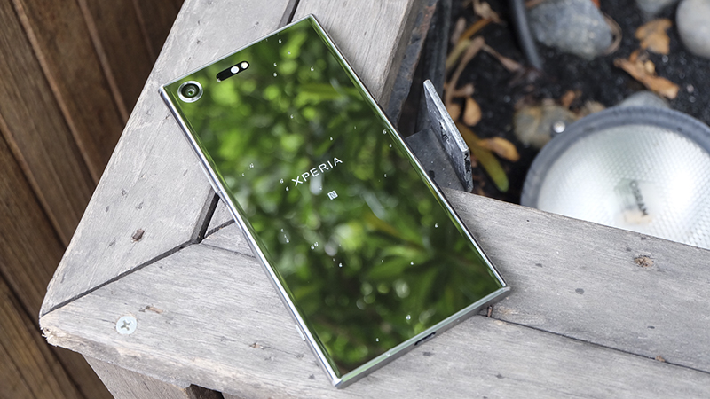 Trên tay Xperia XZ Premium