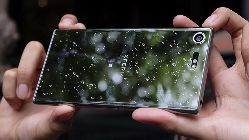Trên tay Xperia XZ Premium