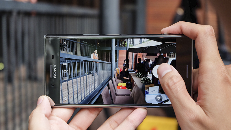Trên tay Xperia XZ Premium