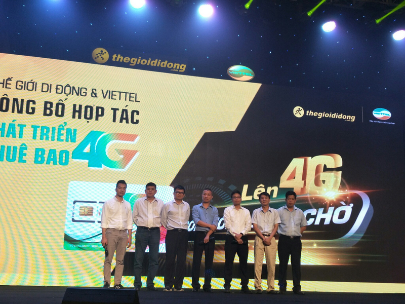 các giám đốc cấp cao của thế giới di động và Viettel các giám đốc cấp cao của thế giới di động và Viettel