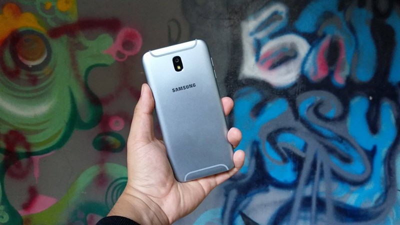 Hình ảnh thực tế Galaxy J7 Pro tại Team Tin Tức TGDĐ Hình ảnh thực tế Galaxy J7 Pro tại Team Tin Tức TGDĐ