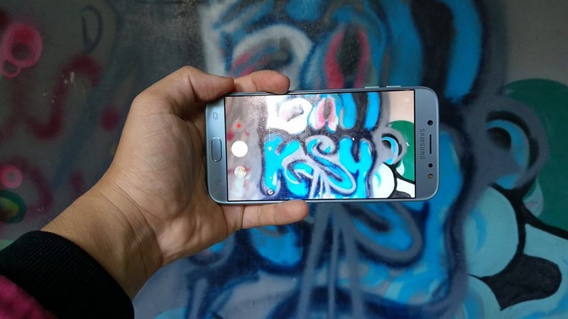 Hình ảnh thực tế Galaxy J7 Pro tại Team Tin Tức TGDĐ Hình ảnh thực tế Galaxy J7 Pro tại Team Tin Tức TGDĐ