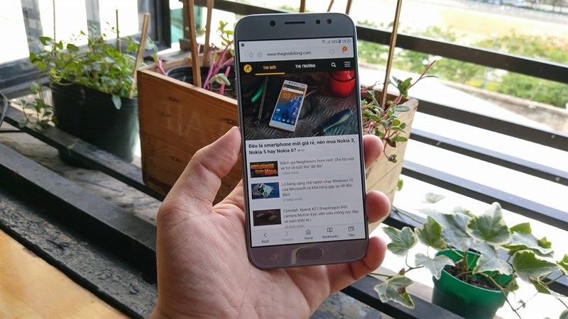 Hình ảnh thực tế Galaxy J7 Pro tại Team Tin Tức TGDĐ Hình ảnh thực tế Galaxy J7 Pro tại Team Tin Tức TGDĐ