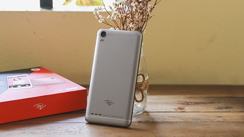 Trên tay iTel S11 Plus