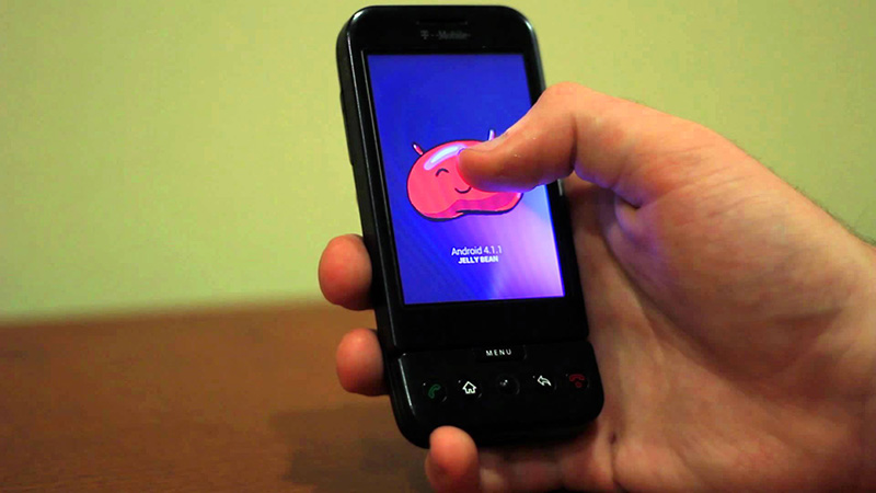 iPhone 2G và HTC Dream (T-Mobile G1) chính là những chiếc smartphone đầu tiên có camera iPhone 2G và HTC Dream (T-Mobile G1) chính là những chiếc smartphone đầu tiên có camera