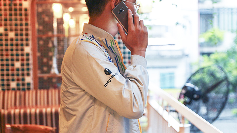 Trên tay bộ quà tặng Galaxy J7 Pro