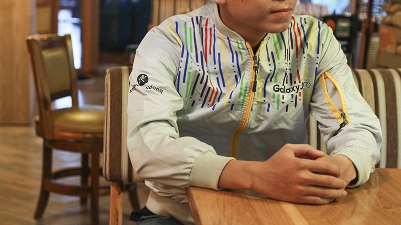 Trên tay bộ quà tặng Galaxy J7 Pro