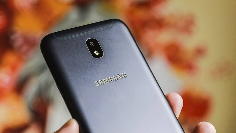 Galaxy J7 Pro là chiếc smartphone giá tốt nhất có camera trang bị khẩu lớn F/1.7 Galaxy J7 Pro là chiếc smartphone giá tốt nhất có camera trang bị khẩu lớn F/1.7