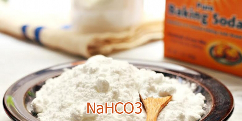 Baking soda là 1 phụ gia thực phẩm, có tính kiềm Baking soda là 1 phụ gia thực phẩm, có tính kiềm