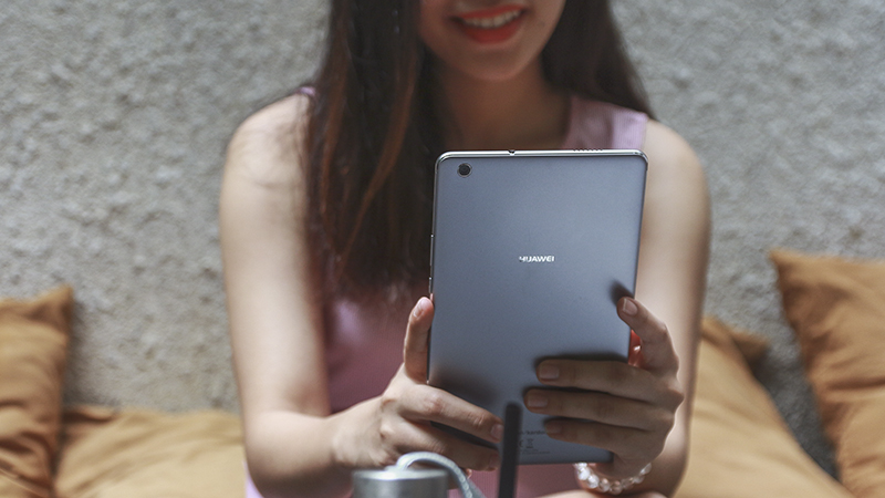 Trên tay Huawei MediaPad M3 Lite