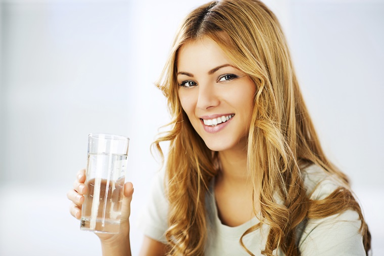 Uống nước như thế nào thì tốt cho da? > Uống nước khi thấy khát
